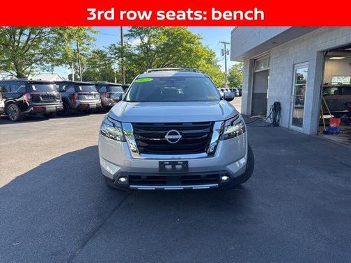 2023 Nissan Pathfinder SL 4WD