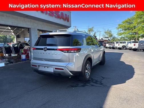 2023 Nissan Pathfinder SL 4WD