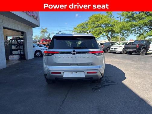 2023 Nissan Pathfinder SL 4WD
