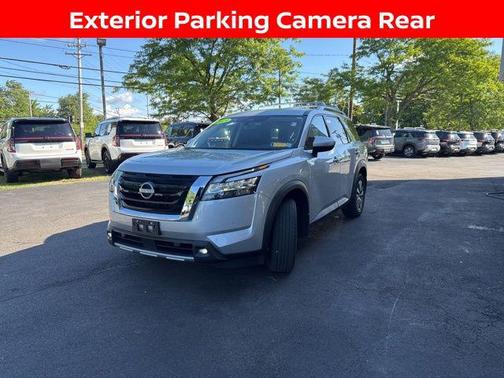 2023 Nissan Pathfinder SL 4WD