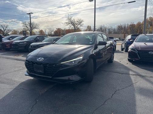 2023 Hyundai ELANTRA SEL