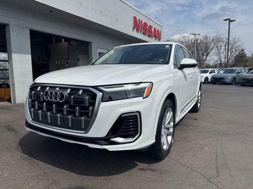 White 2025 Audi Q7 55 Premium Plus