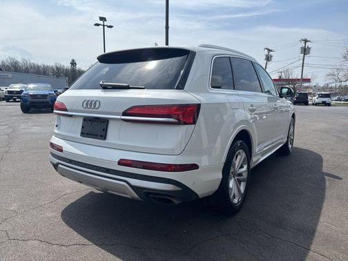 White 2025 Audi Q7 55 Premium Plus