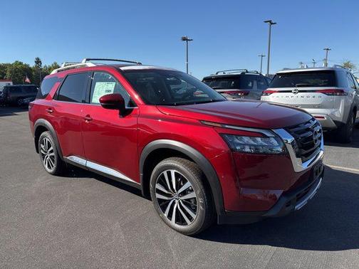 2025 Nissan Pathfinder Platinum 4WD