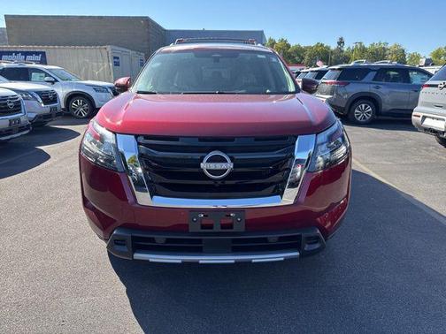 2025 Nissan Pathfinder Platinum 4WD
