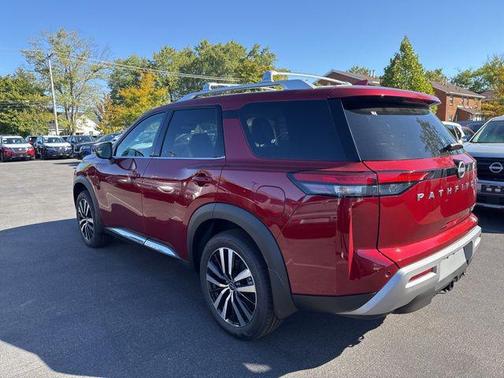 2025 Nissan Pathfinder Platinum 4WD
