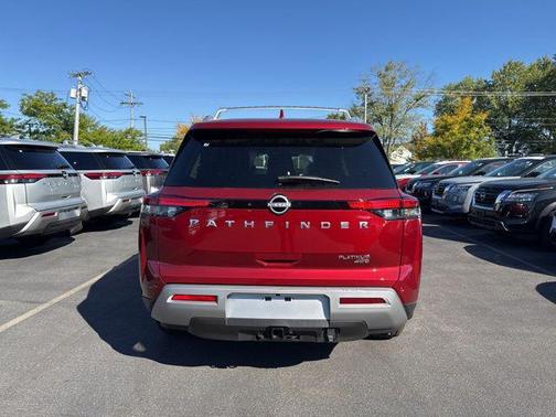 2025 Nissan Pathfinder Platinum 4WD
