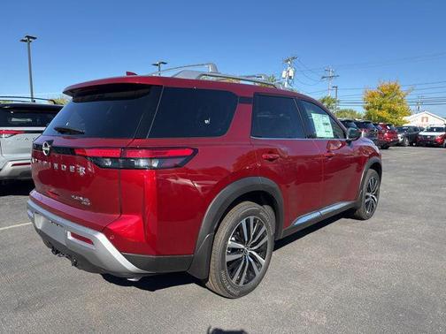 2025 Nissan Pathfinder Platinum 4WD
