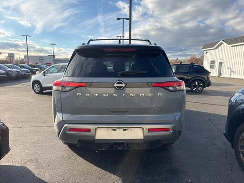 2023 Nissan Pathfinder Platinum 4WD