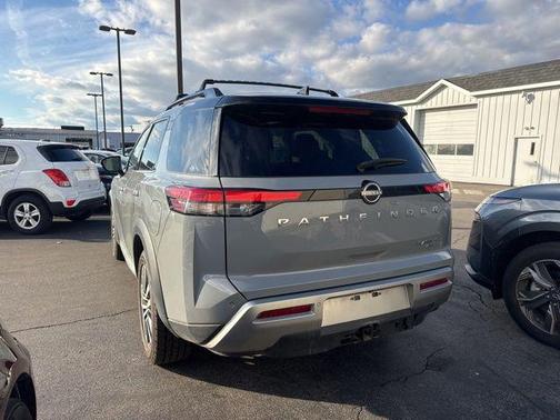 2023 Nissan Pathfinder Platinum 4WD