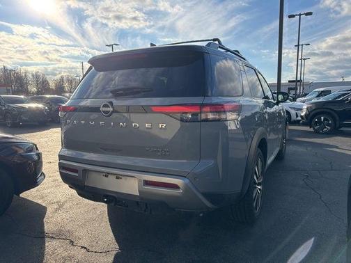 2023 Nissan Pathfinder Platinum 4WD