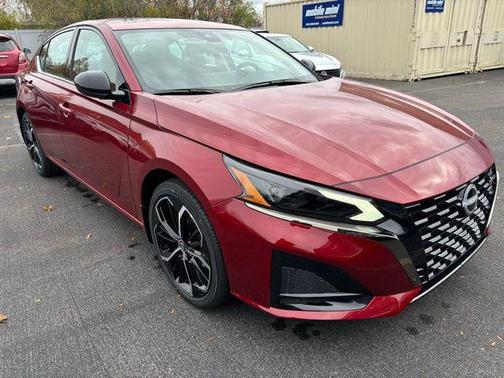 2025 Nissan Altima SR FWD