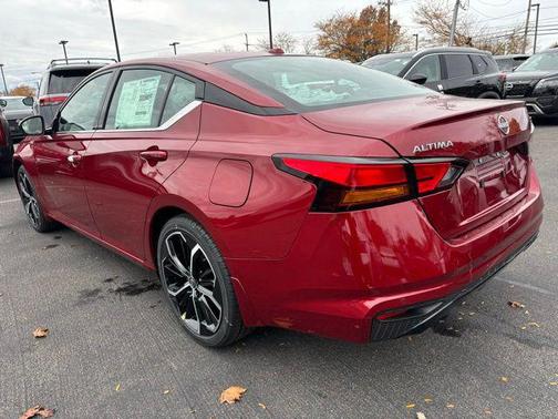 2025 Nissan Altima SR FWD