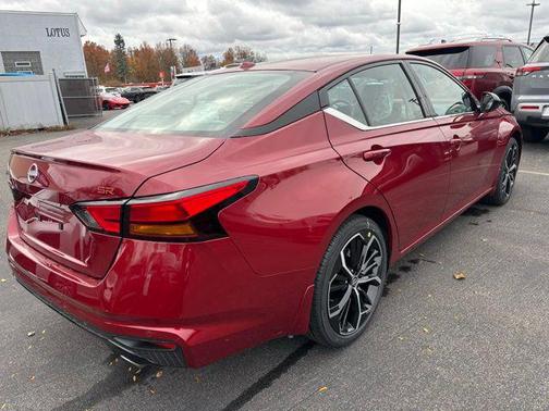 2025 Nissan Altima SR FWD