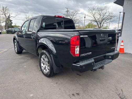Magnetic Black Pearl 2021 Nissan Frontier SV
