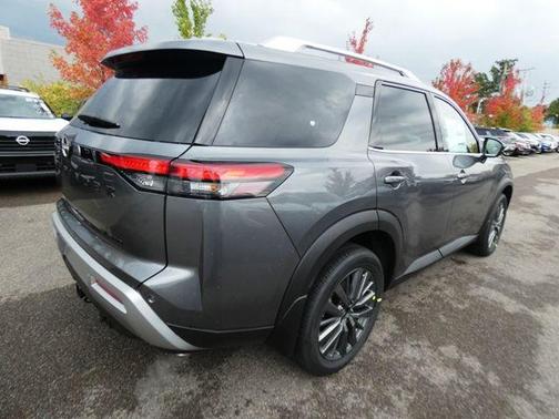2025 Nissan Pathfinder SL 4WD