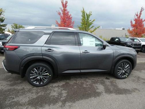 2025 Nissan Pathfinder SL 4WD