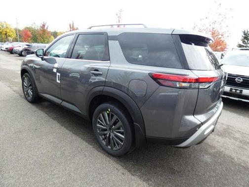2025 Nissan Pathfinder SL 4WD