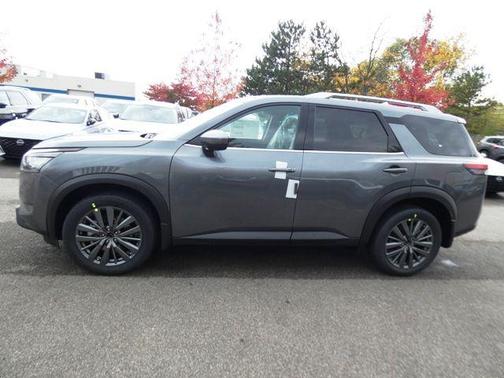 2025 Nissan Pathfinder SL 4WD