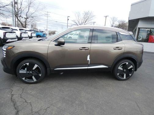 2025 Nissan Kicks SR