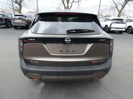 2025 Nissan Kicks SR
