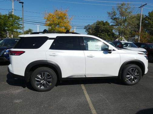 2025 Nissan Pathfinder SV 4WD