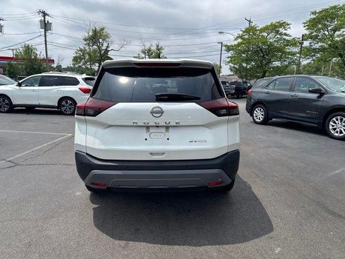Pearl White Tricoat 2023 Nissan Rogue SV