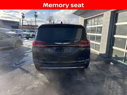 2024 Chrysler Pacifica Hybrid Select