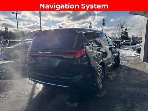 2024 Chrysler Pacifica Hybrid Select