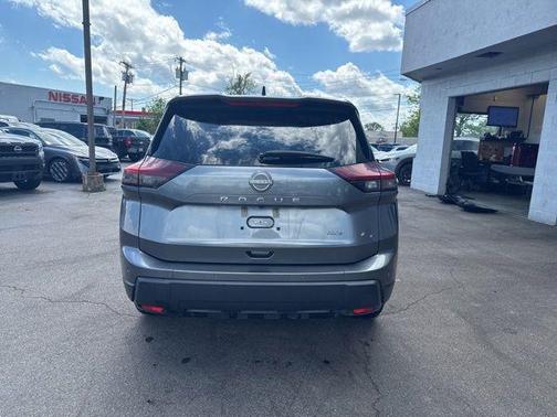 Gun Metallic 2024 Nissan Rogue S