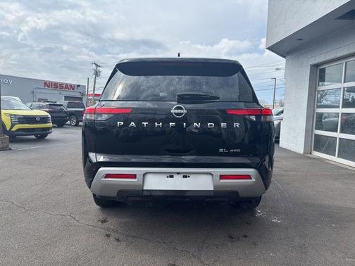 Super Black 2025 Nissan Pathfinder SL 4WD