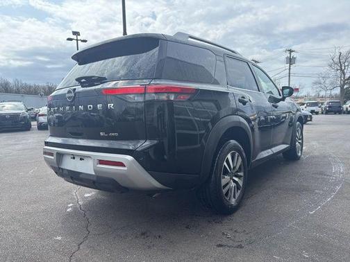 Super Black 2025 Nissan Pathfinder SL 4WD