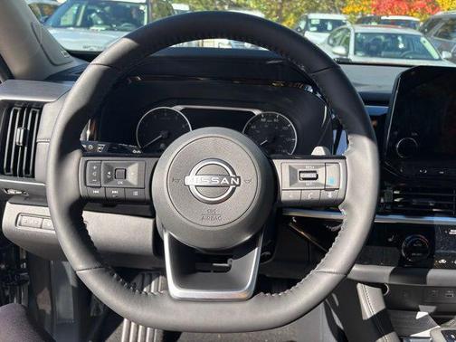 2025 Nissan Pathfinder SL 4WD