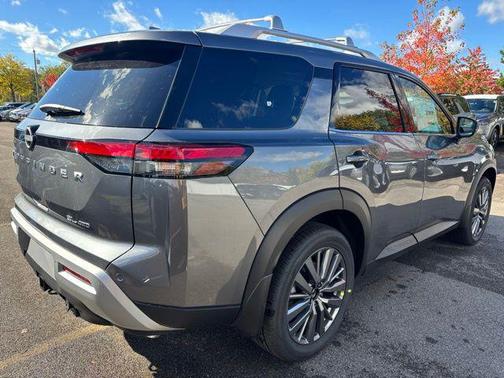 2025 Nissan Pathfinder SL 4WD