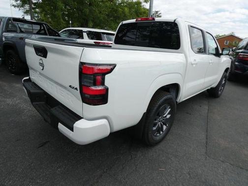 2025 Nissan Frontier SV