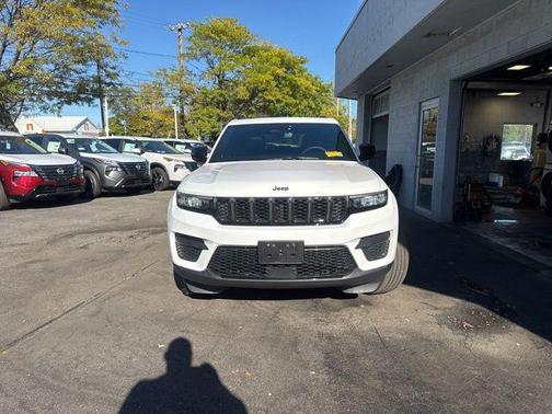 2024 Jeep Grand Cherokee Altitude