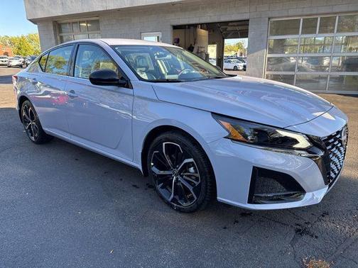 2025 Nissan Altima SR FWD