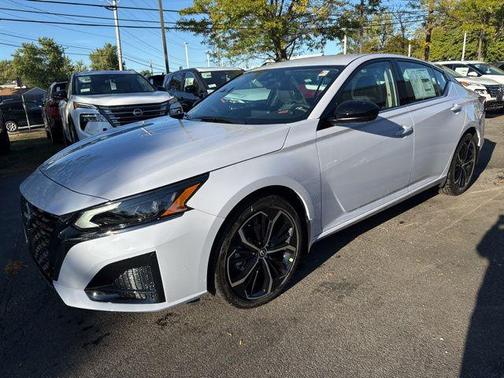 2025 Nissan Altima SR FWD