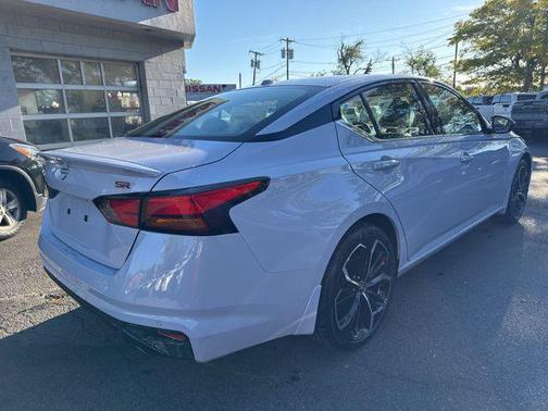 2025 Nissan Altima SR FWD