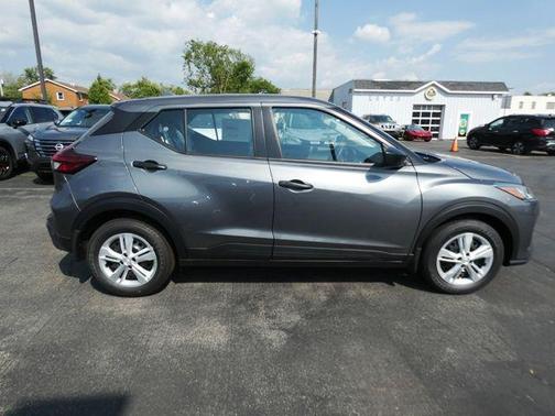 2025 Nissan Kicks S