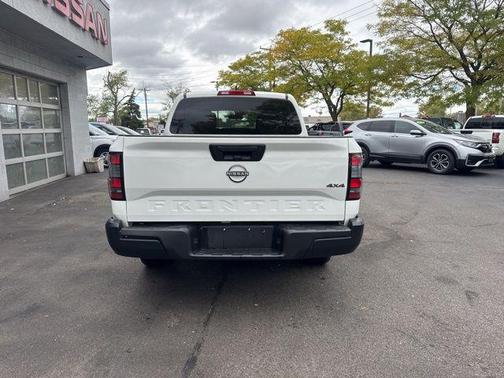 2022 Nissan Frontier S