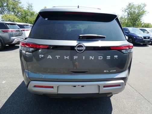2025 Nissan Pathfinder SL 4WD