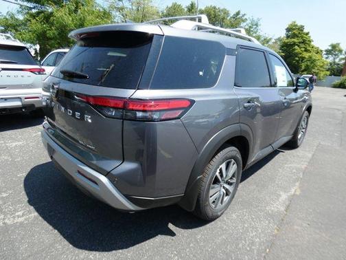 2025 Nissan Pathfinder SL 4WD