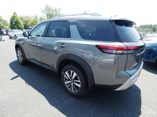 2025 Nissan Pathfinder SL 4WD