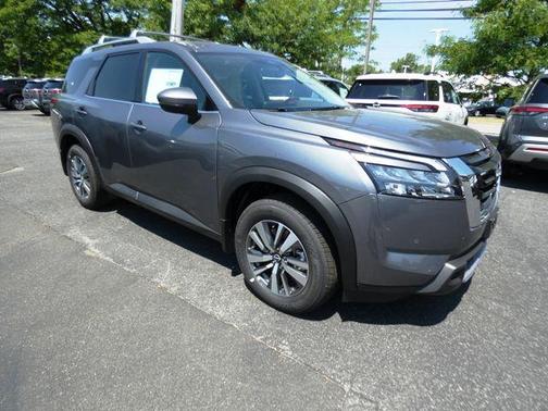2025 Nissan Pathfinder SL 4WD