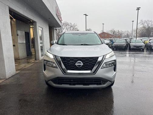 Brilliant Silver Metallic 2023 Nissan Rogue SV