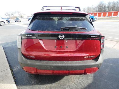 2025 Nissan Kicks SR
