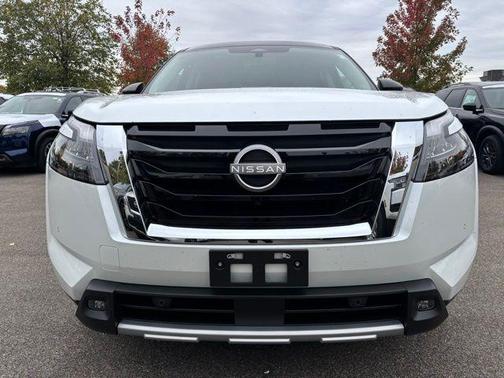 2025 Nissan Pathfinder Platinum 4WD