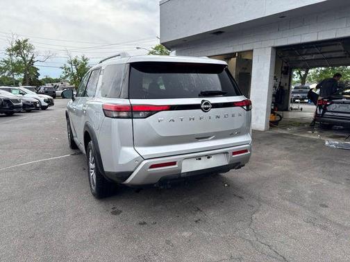 Brilliant Silver Metallic 2025 Nissan Pathfinder SL 4WD