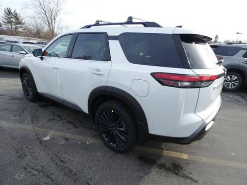 Everest White Pearl Tricoat 2026 Nissan Pathfinder SL